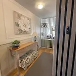 아파트 Cozy With A Large Terrace And Sauna! 페르누