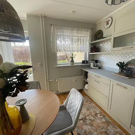 아파트 Cozy With A Large Terrace And Sauna!